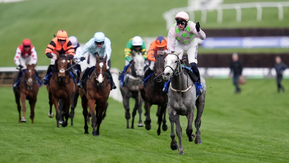 Lossiemouth saunters to another Mares' Hurdle