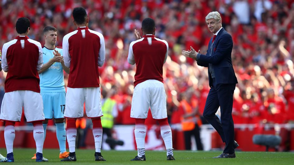 Arsene Wenger is given a guard of honour in his last home game as Arsenal boss