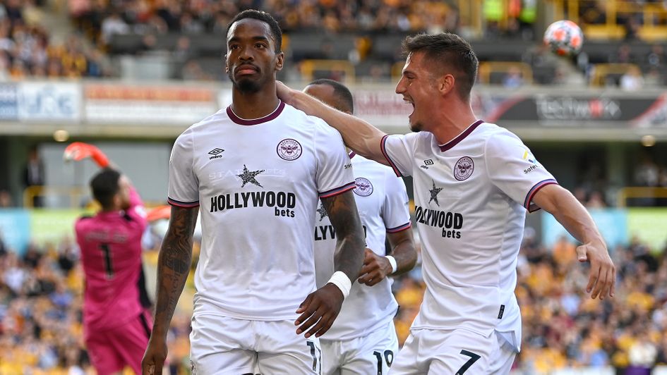 Brentford celebrate Ivan Toney's goal against Wolves
