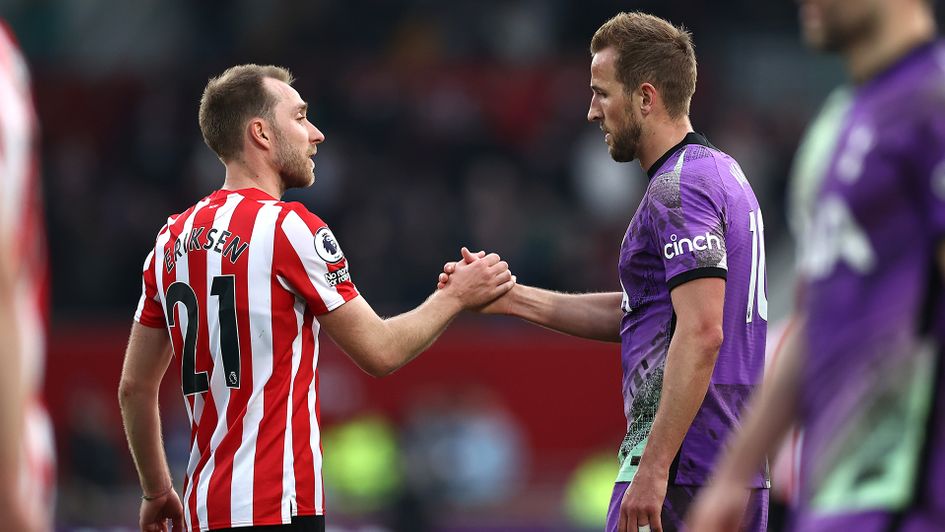 Christian Eriksen shakes hands with Harry Kane