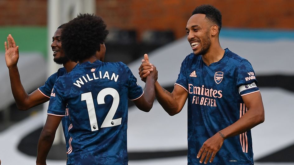 Pierre-Emerick Aubameyang and Willian celebrate