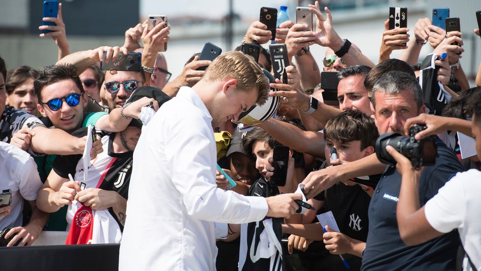 Matthijs De Ligt meets Juventus fans