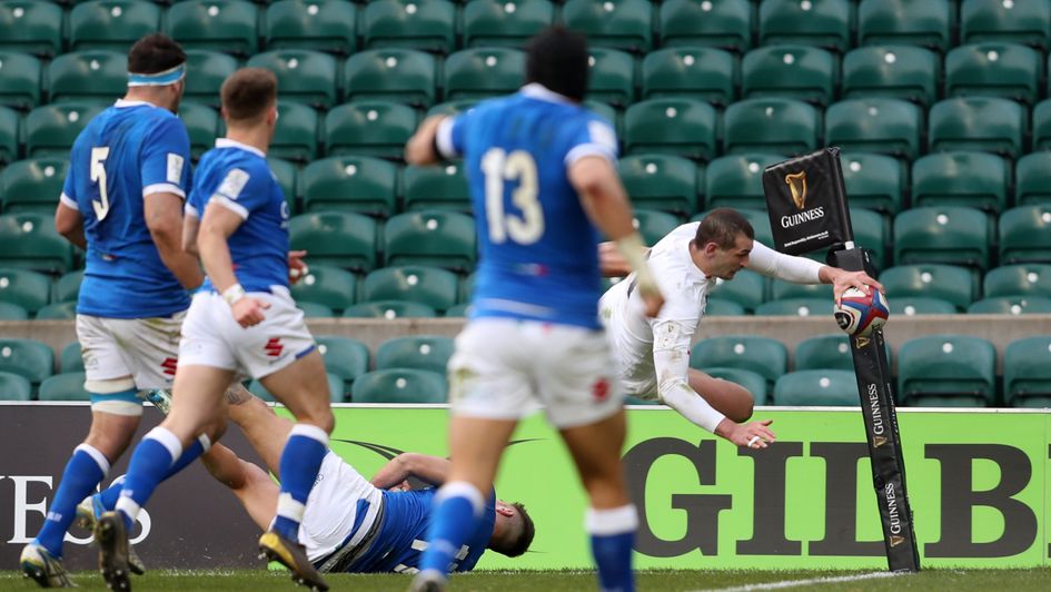 Jonny May scores England's third try