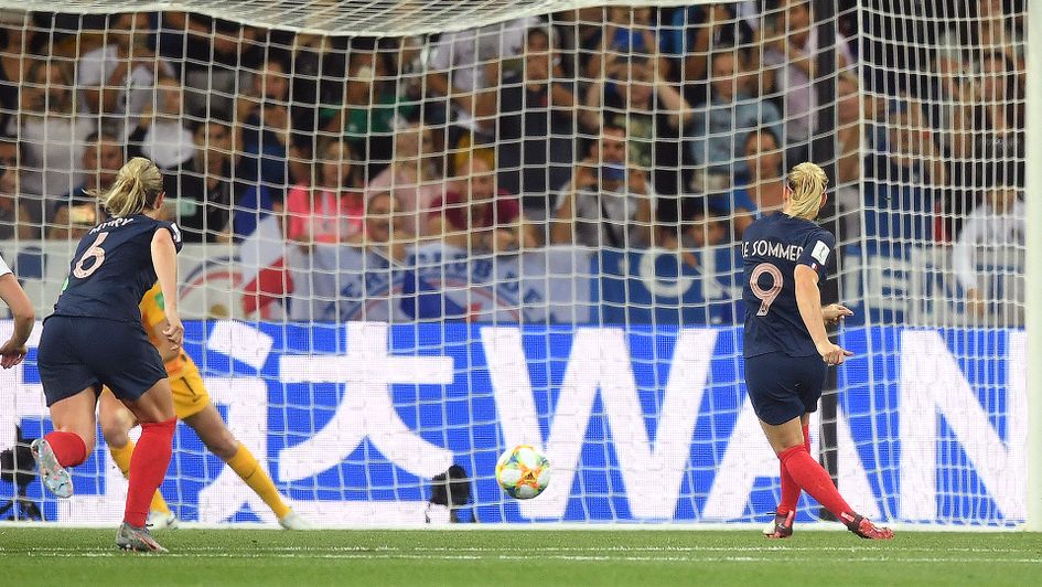 Eugenie Le Sommer scores from the spot