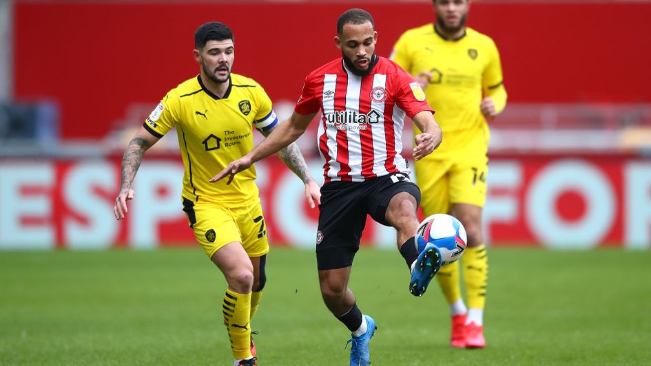 Brentford's Bryan Mbeumo and Barnsley's Alex Mowatt battle for the ball