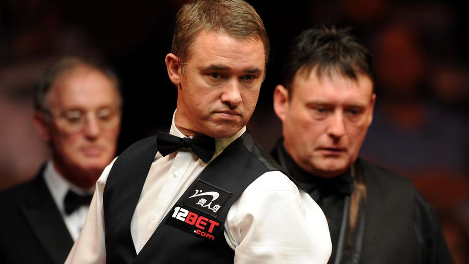 Stephen Hendry is watched by Jimmy White