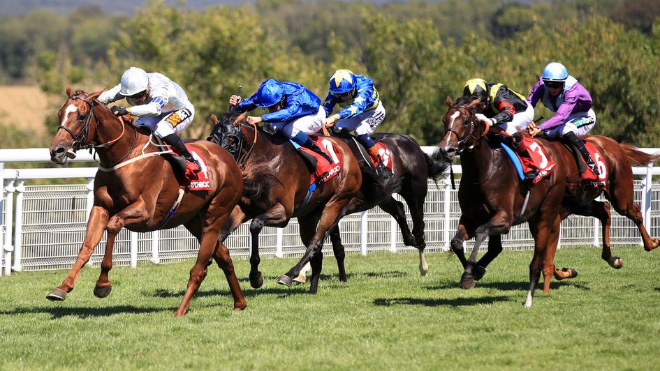 Communique skips clear to win at Goodwood