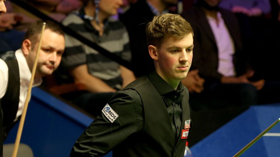 Stephen Maguire (left) finally shook off James Cahill