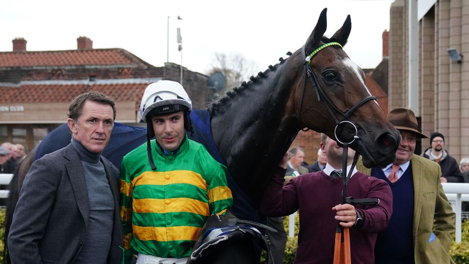 Jonbon pictured with winning connections at Warwick