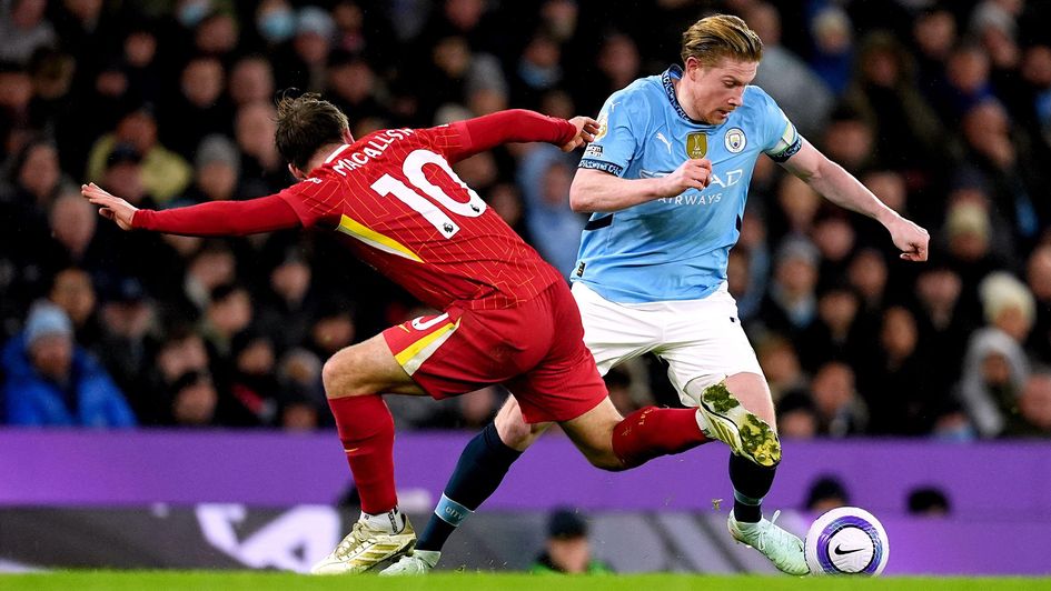 Alexis Mac Allister looks to stop Kevin De Bruyne