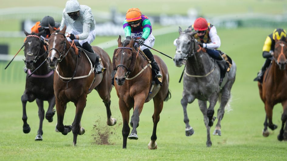 Arigato ridden by Josephine Gordon (centre) beats Blown By Wind ridden by James Doyle
