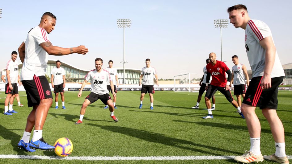 Manchester United in Dubai training