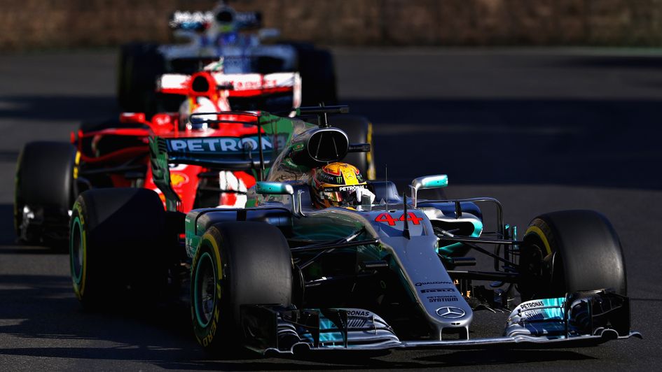 Hamilton leads Vettel