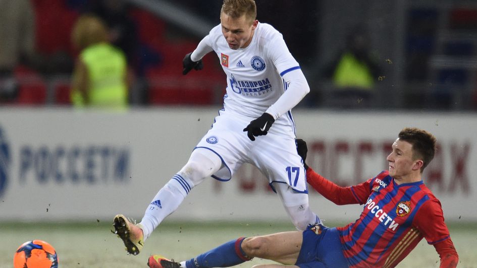 Aleksandr Golovin (r): Tough-tackling midfielder