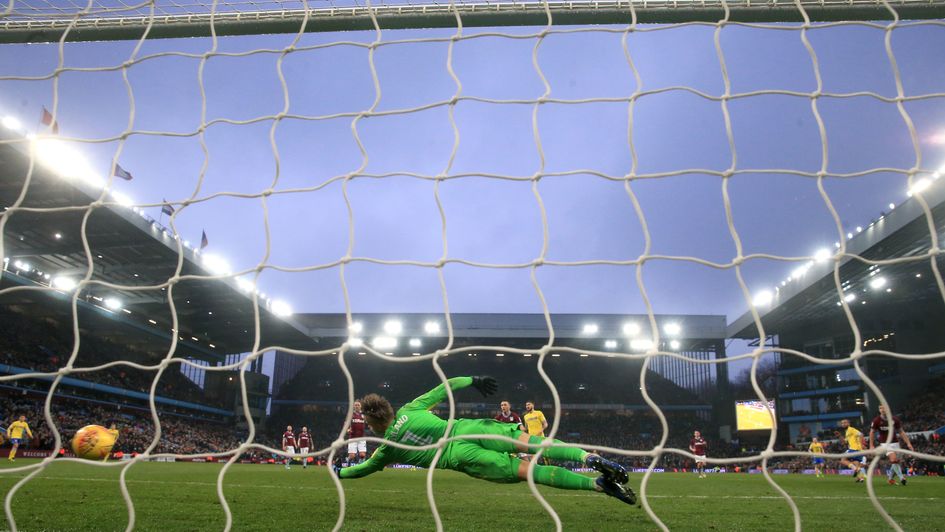 Kemar Roofe wins it for Leeds