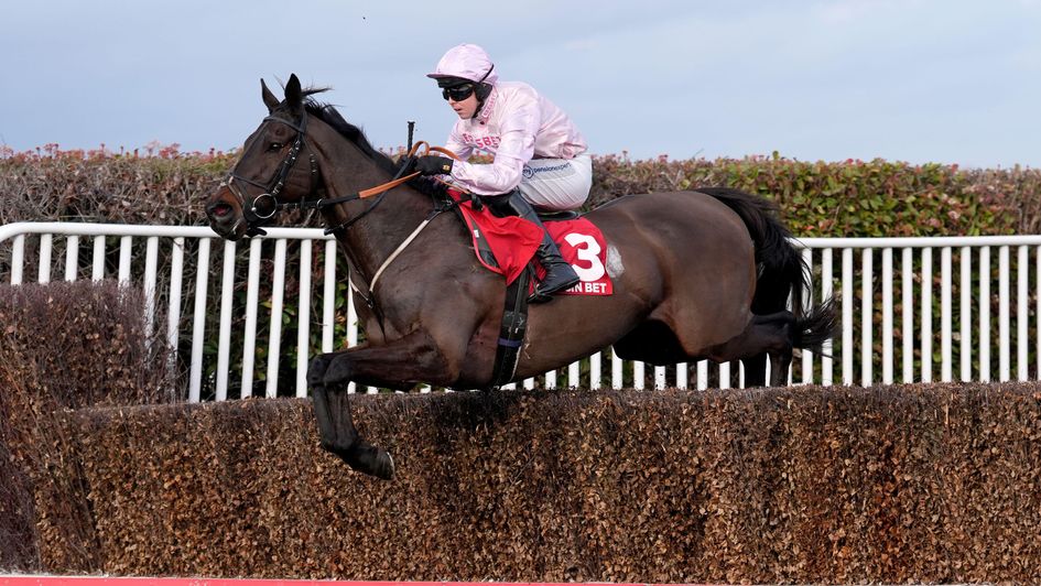 Sixmilebridge on his way to winning the Scilly Isles