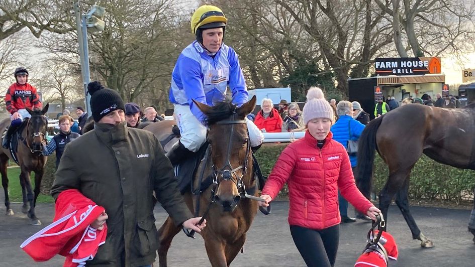 Harry Skelton returns victorious on Kateira