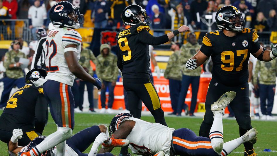 Chris Boswell of the Pittsburgh Steelers kicks the game-winning field goal against the Chicago Bears