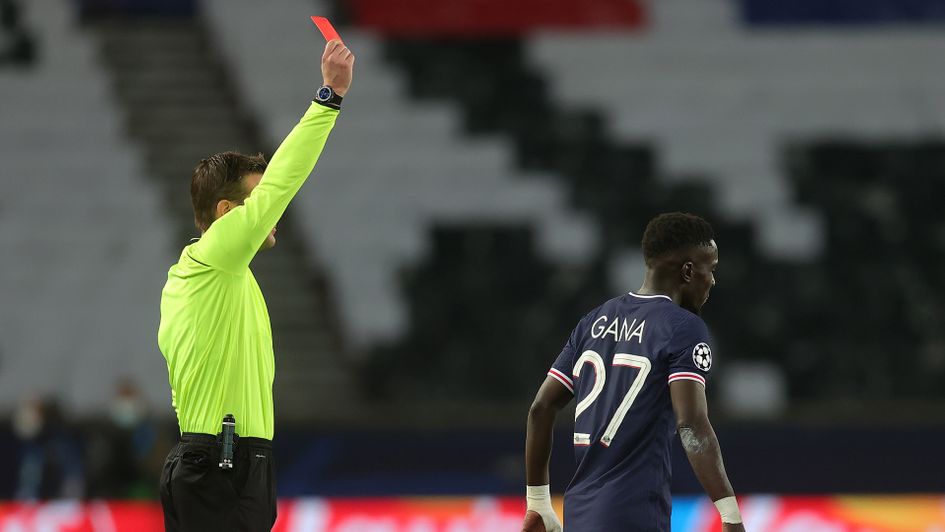 Idrissa Gueye is sent off against Manchester City