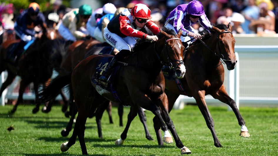 Libertango blasts home late to win the Albany