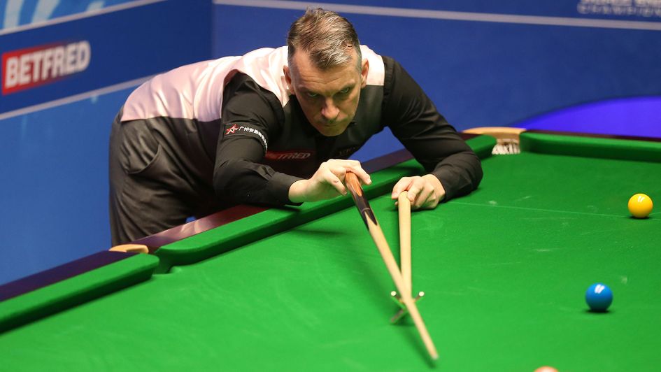 Mark Davis has been knocked out in the first round of the English Open