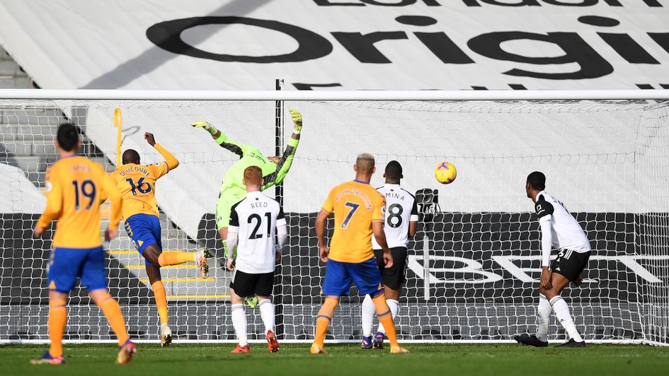 Abdoulaye Doucoure scores Everton's third goal