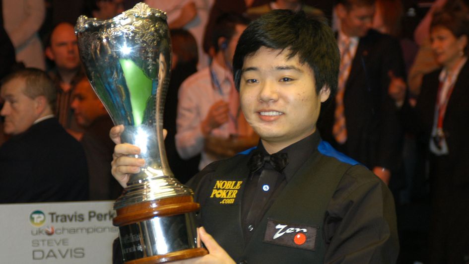 Ding Junhui in 2005