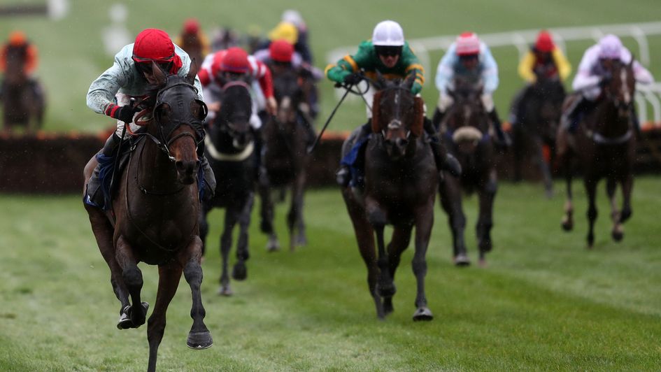 Honest Vic strides clear at Cheltenham