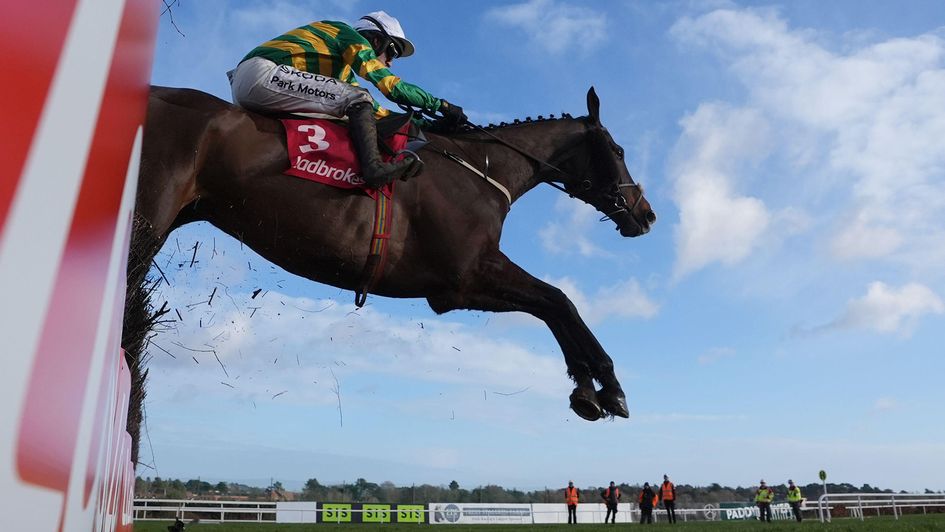 Majborough on his way to an emphatic victory