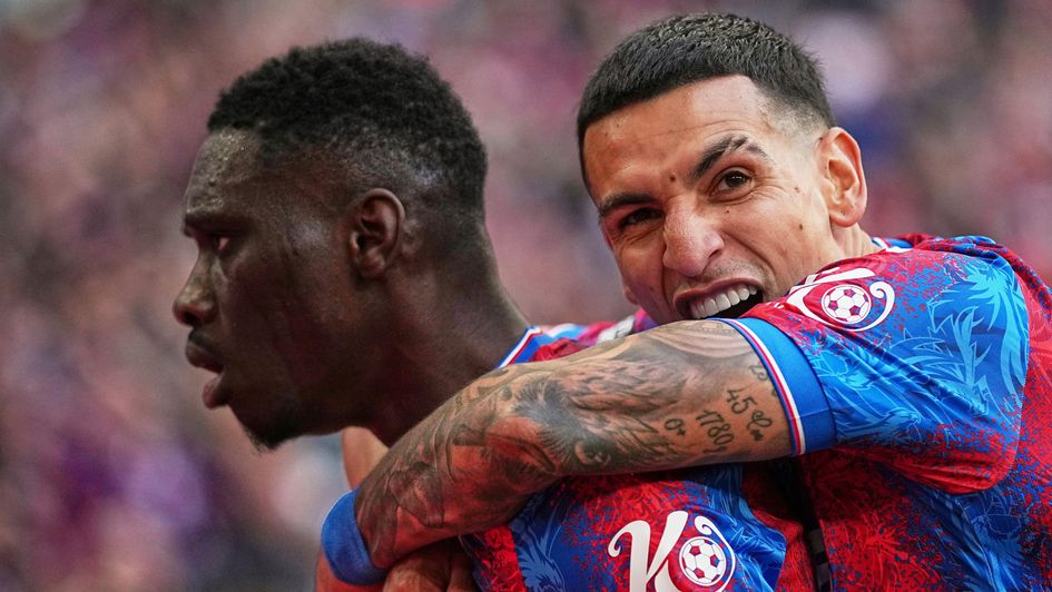 Ismaila Sarr, left, celebrates with Daniel Munoz