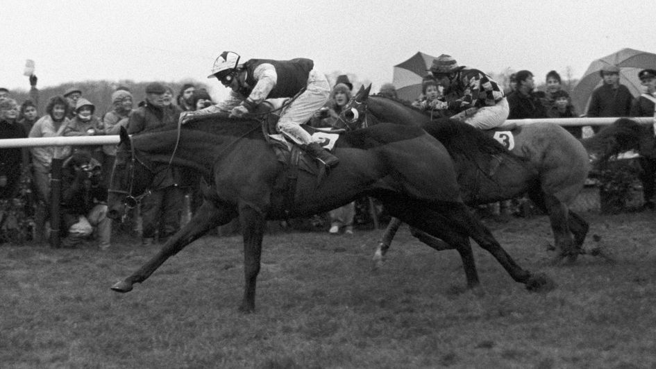 Wayward Lad wins a third King George