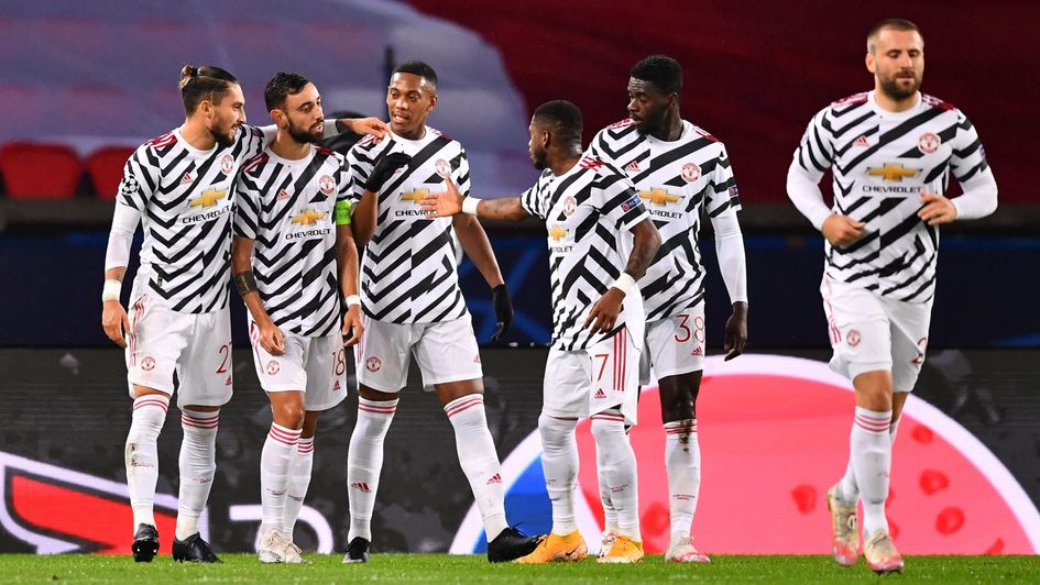 Manchester United celebrate Bruno Fernandes' goal against PSG
