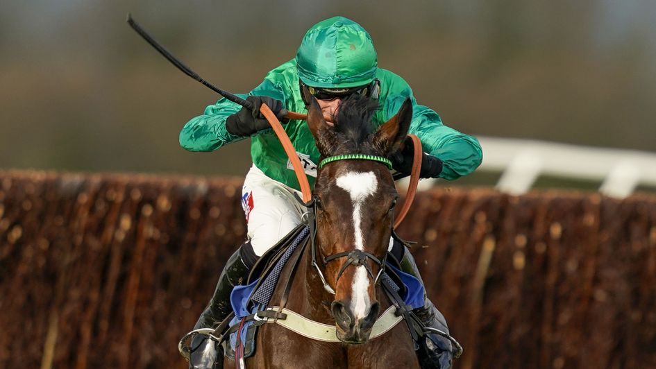 Messire Des Obeaux returns to winning ways