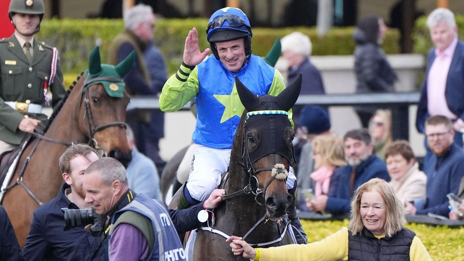 Sean Flanagan salutes the crowd on Eachtotheirown