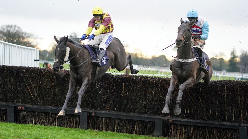 Umbrigado (left) winning at Fontwell