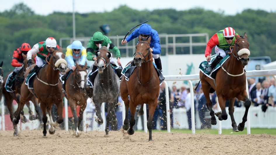 Antiquarium (all blue) collars Seamour (right) at the finish of the 2016 Northumberland Plate