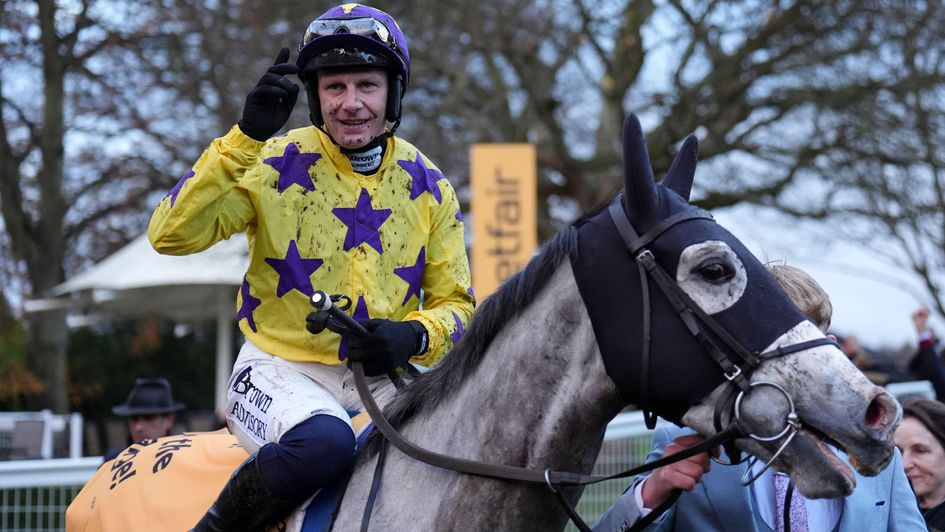 Paul Townend returns in triumph on Il Etait Temps