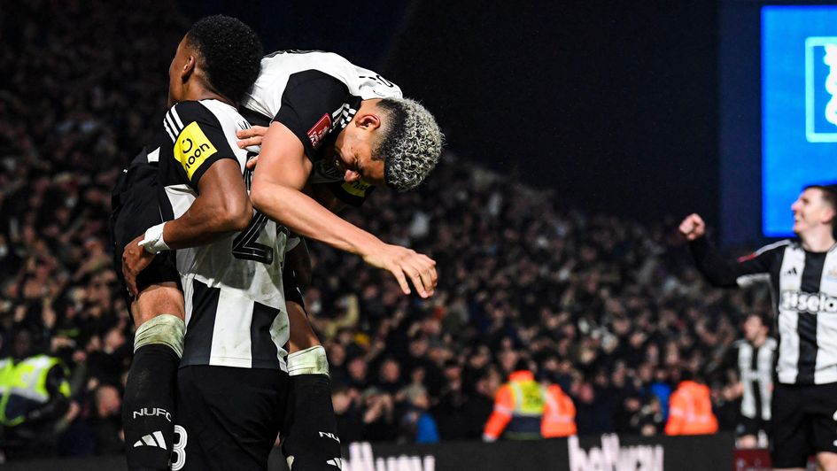 Joe Willock celebrates