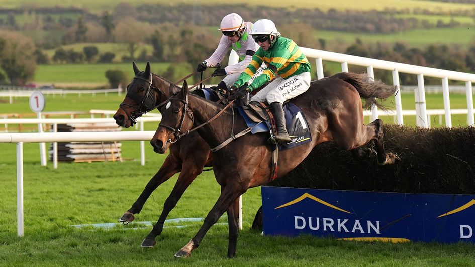 Gaelic Warrior (far side) gets the better of Fact To File