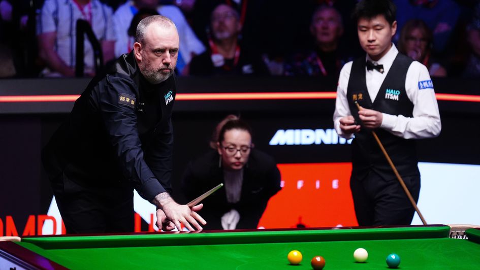 Zhao Xintong leads Mark Williams 11-6