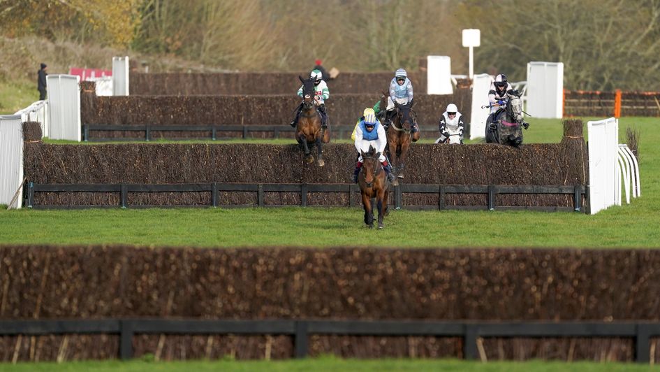 Friday racing Lingfield on but Market Rasen is abandoned