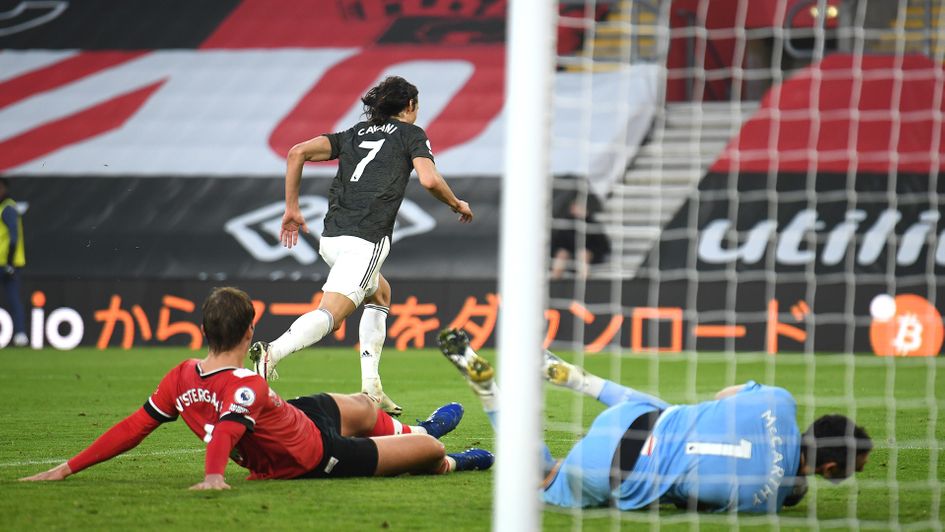 Edinson Cavani scores Manchester United's late winner at Southampton