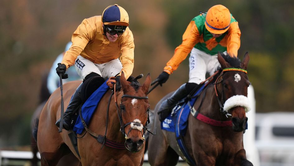 Kikijo fends off Turndlightsdownlow at Sandown