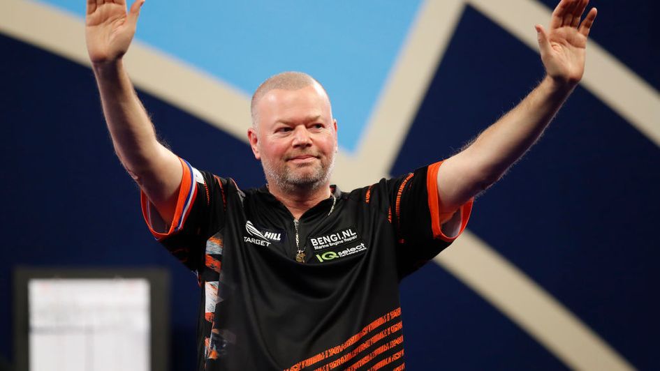 Raymond van Barneveld salutes his adoring public