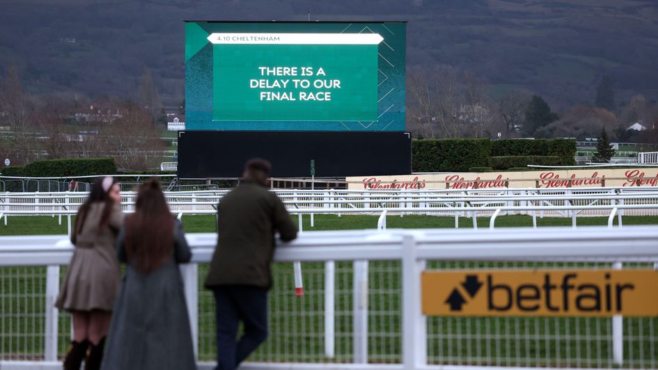 A delay to the last after 'holegate'