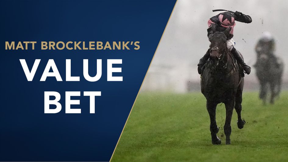 Hill Sixteen in Becher Chase action