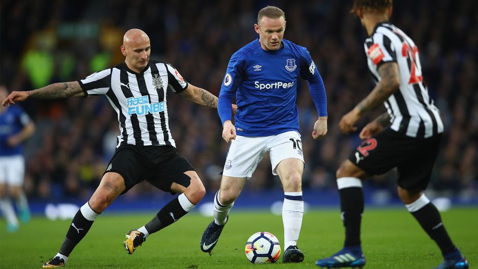 Jonjo Shelvey battles Wayne Rooney