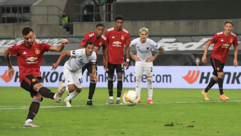 Bruno Fernandes scores from the penalty spot