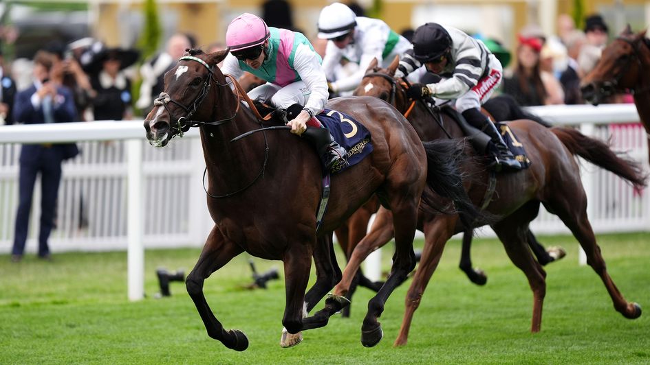 Blue Bolt beats Jancis in the Duke Of Cambridge Stakes