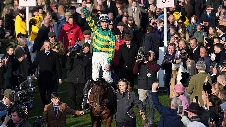 Mark Walsh celebrates Gold Cup glory on Inothewayurthinkin